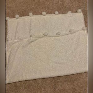 White throw blanket